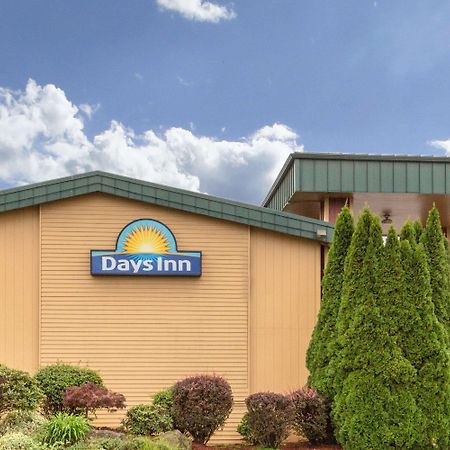 Days Inn By Wyndham Black Bear Salem Exterior photo