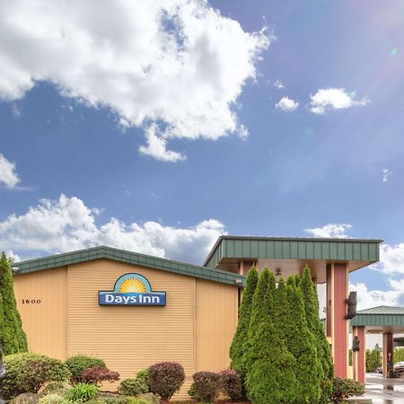Days Inn By Wyndham Black Bear Salem Exterior photo